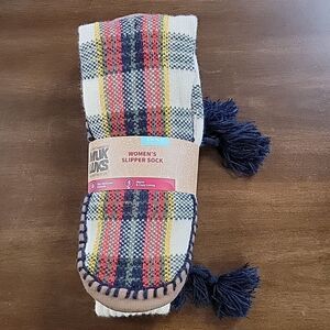 MUK LUKS PLAID SLIPPER SOCKS WITH TASSELS, NEW